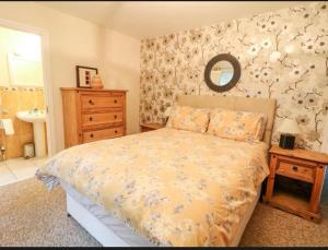 En eller flere senge i et værelse på Causeway Holiday Homes