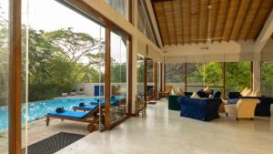 Hồ bơi trong/gần Glasshouse Victoria