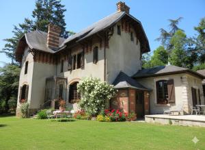 Vườn quanh Le Manoir sur la Roche, 74, impasse du manoir, 71520 Navour sur Grosne D121