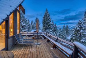 4BR Tahoe Retreat in Prime Location om vinteren