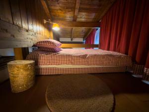 a small bedroom with a bed and a rug at CasaVacanze Roccaraso in Roccaraso