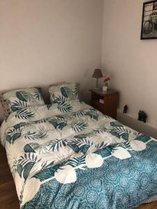 En eller flere senge i et værelse på Dunkerque Malo Centre - 1km mer et plage