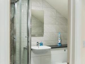 Et badeværelse på Church View - Ukc2302