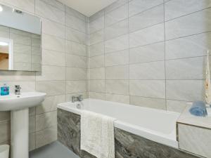 Et badeværelse på Church View - Ukc2302