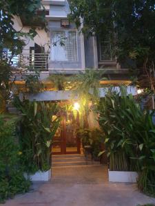 an entrance to a house with plants in front of it at Liza Boutique in Phumi Ta Phul