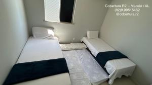 En eller flere senge i et værelse på Cobertura R2 Maceió + 11 billeder