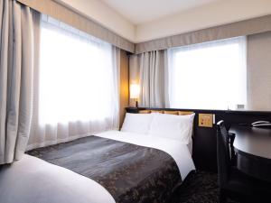 Postel nebo postele na pokoji v ubytování APA Hotel Fukui Katamachi + 41 fotografií