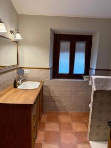 Koupelna v ubytování Can Ricart + 16 fotografií