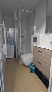 Koupelna v ubytování Le Panoramic Evian