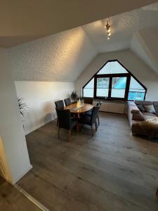 a living room with a table and chairs and a couch at Zwei schöne Ferienwohnungen in der Nähe von Winterberg in Rengershausen