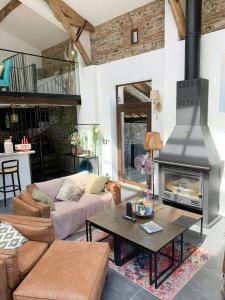 Et opholdsområde på Restored Farmhouse Near Toulouse With Pool