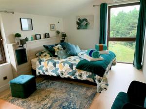 Et opholdsområde på Restored Farmhouse Near Toulouse With Pool