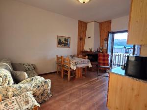a living room with a couch and a table at Casa Giardina-bilocale con deposito biciclette-sci in San Giacomo