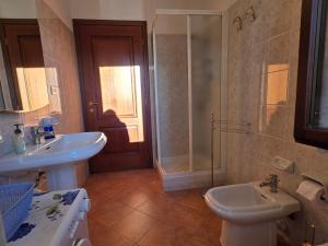 a bathroom with a sink and a toilet and a shower at Casa Giardina-bilocale con deposito biciclette-sci in San Giacomo +25 photos