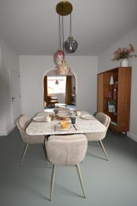 TV i/ili multimedijalni sistem u objektu De Durme +11 fotografija