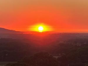 Solopgangen eller solnedgangen set fra feriehuset