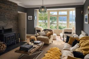 Et opholdsområde på Glandwr hall - Magnificent Country House with Heated Swimming Pool & Jacuzzi