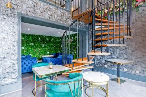 Khu vực ghế ngồi tại Winchester Wessex Hotel by Sunday +110 ảnh