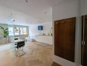 Billede fra billedgalleriet på Rakietników vintage condo i Warszawa + 42 billeder