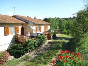 a house with a garden and some flowers at Apartment Jasmin by Interhome in Fauglia