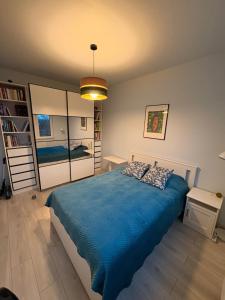 a bedroom with a blue bed in a room at Krapkowice Odrzańskie Tarasy in Krapkowice