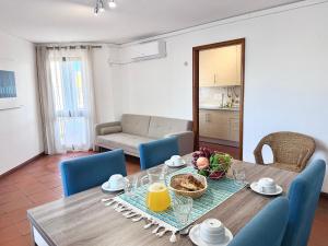 a dining room with a table with a bowl of fruit at Algardia Marina Parque by Garvetur in Vilamoura