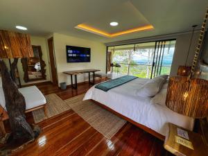 Et tv og/eller underholdning på El Edén Country hotel y Club Residencial