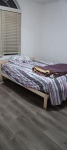 En eller flere senge i et værelse på House near Toronto Pearson Airport