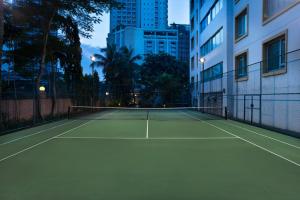 Tenis a/nebo squash v ubytování Ascott Jakarta nebo okolí