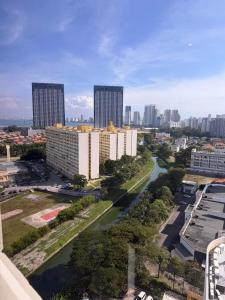 Udsigt til George Town eller udsigt til byen taget fra lejligheden + 4 billeder