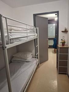 Giường trong phòng chung tại petit nid montagnard