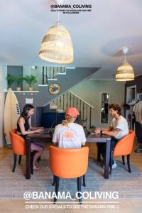 Hosté ubytování Banama Surfhouse - Coliving Coworking & Yoga + 51 fotografií