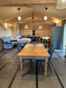 Fotografie z fotogalerie ubytování Grange rénovée v destinaci Saint-Gineis-en-Coiron + 21 fotografií