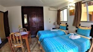 Postel nebo postele na pokoji v ubytování Comfortable twin room 300m at beach WiFi parking