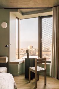 Giường trong phòng chung tại Locke Copenhagen