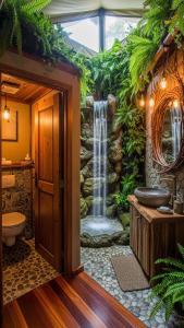 een badkamer met een waterval en een toilet erin bij Coca Cola Hostel Malabe in Malabe