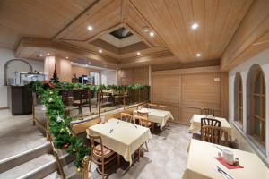 a dining room with tables and christmas decorations at Hotel Grindelwalderhof in Grindelwald