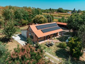 an aerial view of a house with solar panels on the roof at Abi-Lo Vendégház Nagypeterd in Nagypeterd