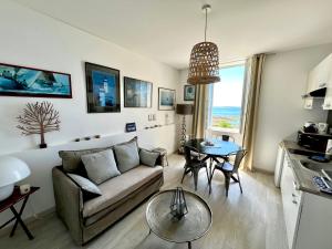 Køkken eller tekøkken på Macasa, vue mer, cosy, parking privé, GR34 2 personnes