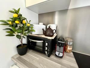 Kaffe- og tefaciliteter på Macasa, vue mer, cosy, parking privé, GR34 2 personnes