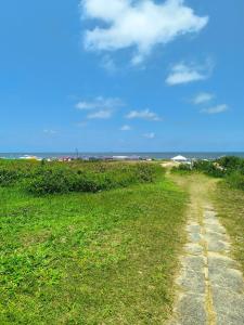 a dirt road leading to the ocean on a beach at Studio de Praia in Matinhos