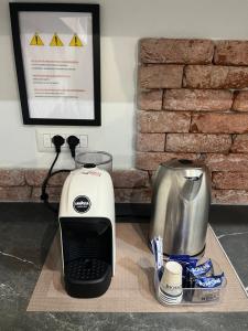 a toaster and a blender sitting on a counter at Rent Room Sardegna in Porto Torres