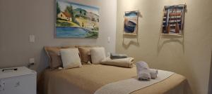 a bedroom with a bed with towels on it at Vila Pescador Fortim in Fortim +44 photos