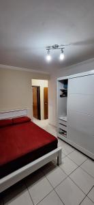 En eller flere senge i et værelse på Casa na praia de maresias em condomínio com piscina aquecida na av principal de maresias