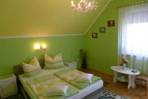 A bed or beds in a room at Caty Vendégház