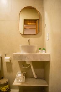 Et badeværelse på Casa Lima com Piscina e Praia