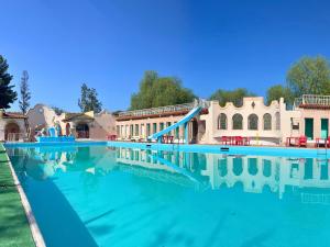 a large swimming pool with a water slide in it at Hotel Imperial Saltillo in Saltillo