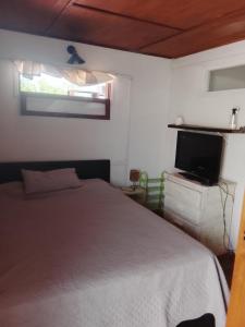 Giường trong phòng chung tại Metamorfosis Aguada