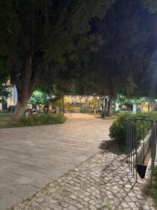 a park at night with a tree and a sidewalk at Modo soto in Villa de Soto +4 photos