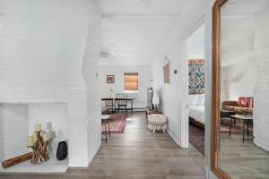 Et opholdsområde på The Return to Woods - Newly Designed & Renovated